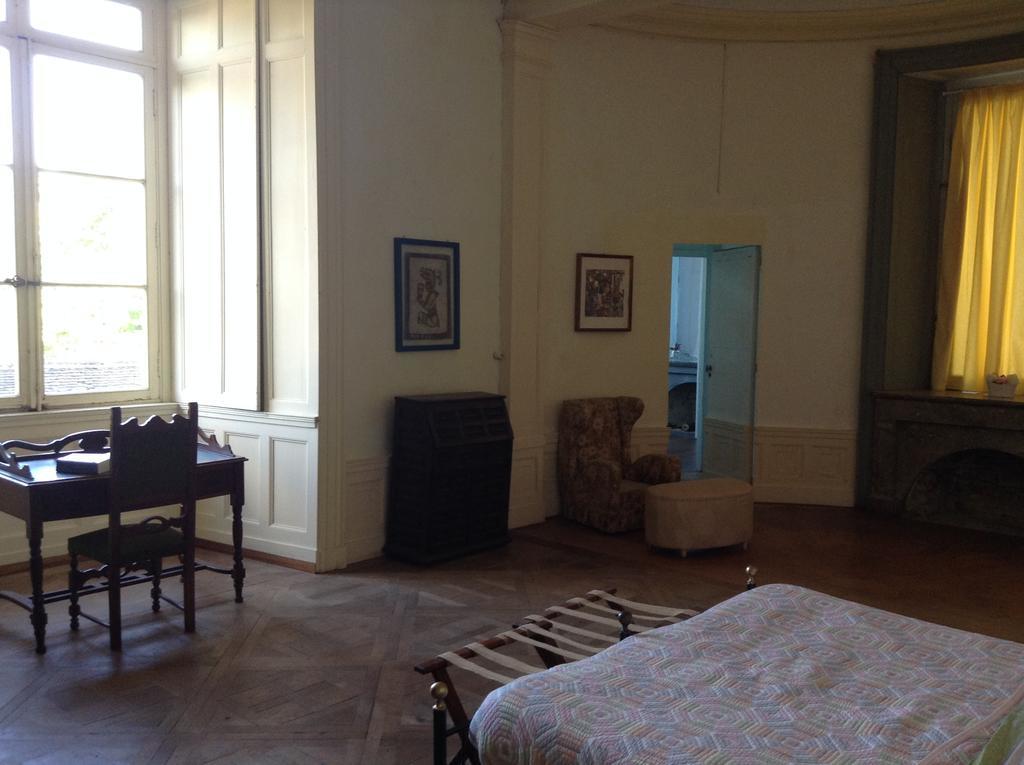Chateau De Frasne Kamer foto